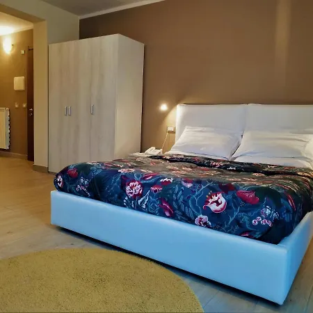 Altopiano Delle Rocche Otel *